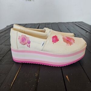 TOMS Women's 6.5 Platform Alp Slip On Shoes Pink Poppies Cream Floral Embroidery